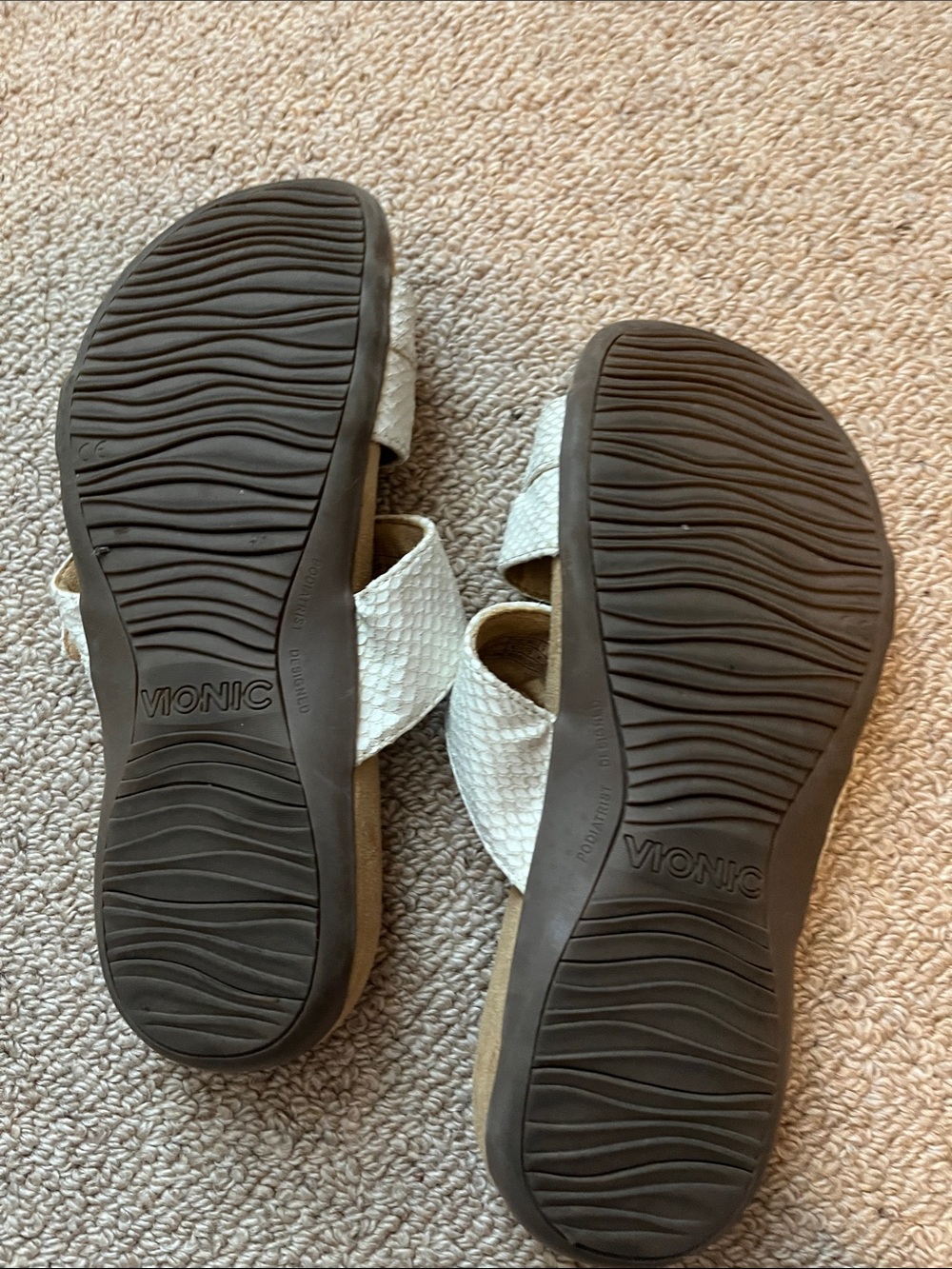 Womens White Textured Triple-Strap Slide Vionic Cork Sandals with Buckle - Picture 4 of 5